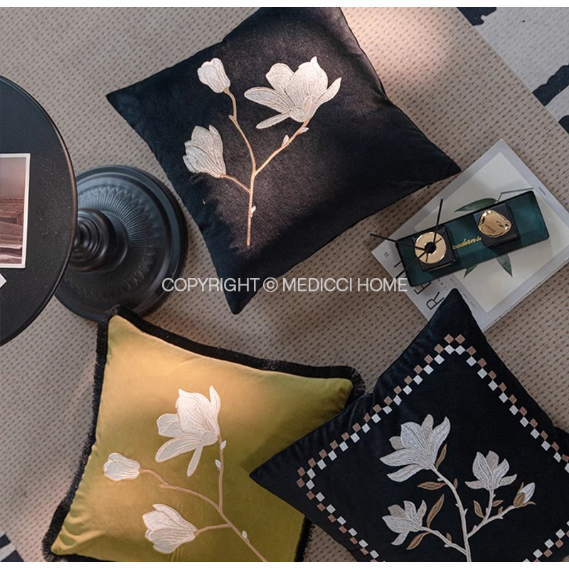 غطاء وسادة منزلي من Medicci ،  - مراجعة Interior Design Studio وسعره