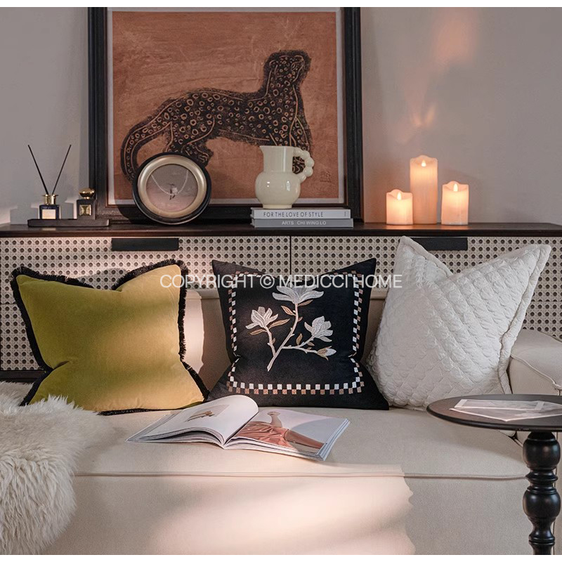 غطاء وسادة منزلي من Medicci ،  - مراجعة Interior Design Studio وسعره